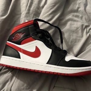 Brand new they don’t fit me comes in box!